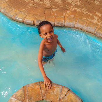 'Family Splash' 20ft Oval Frame Pool Set - Image 2