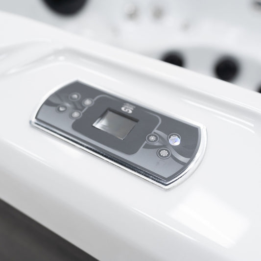 Aurelia Grande Hot Tub