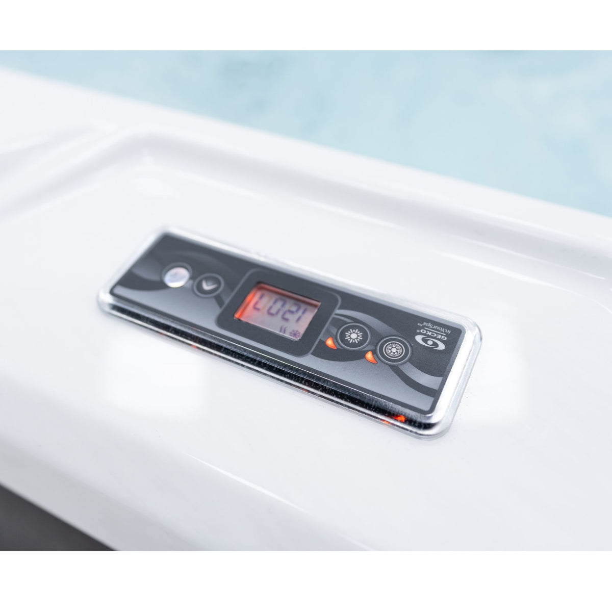 Aurelia Piazza Hot Tub