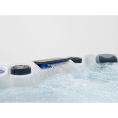 Aurelia Grande Hot Tub
