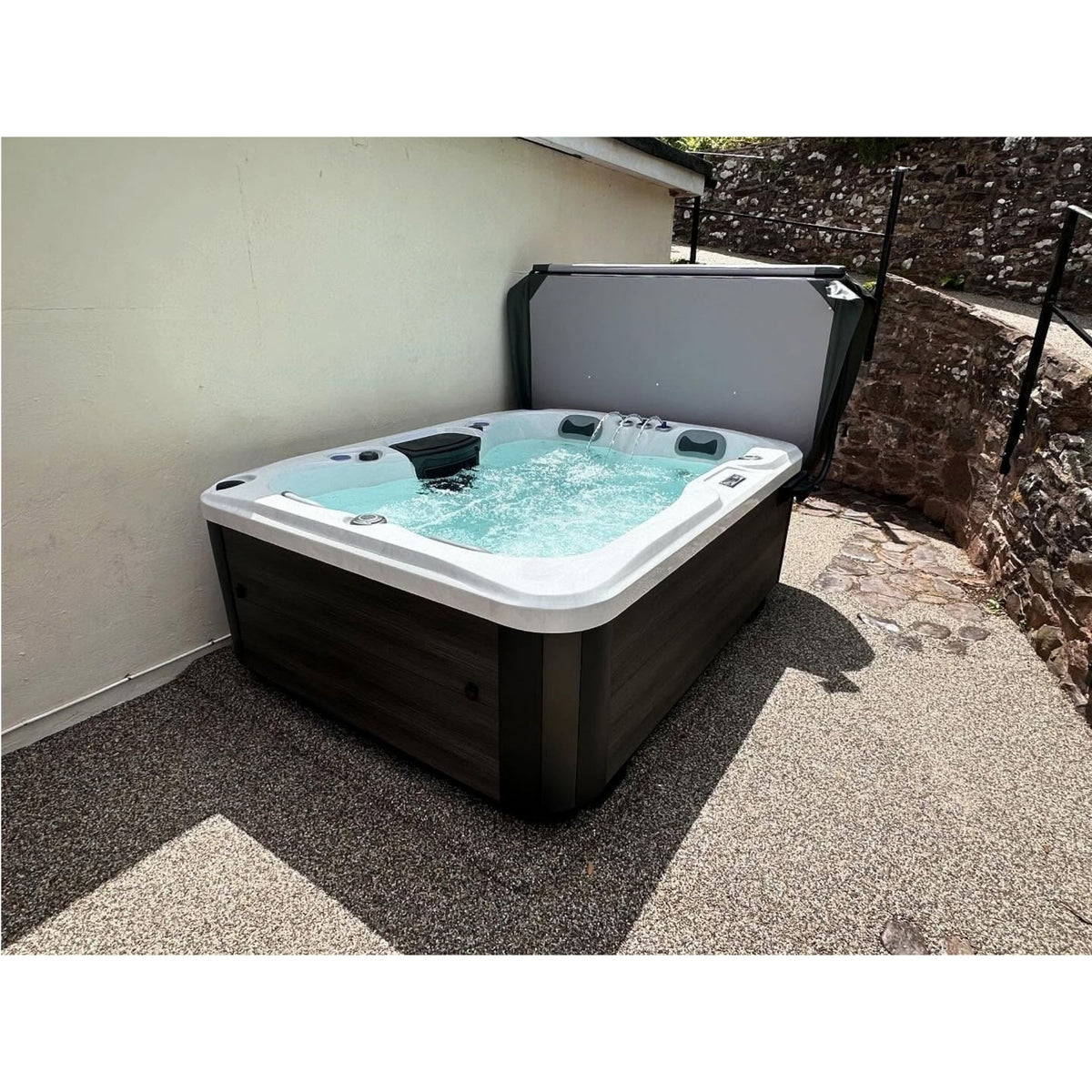 Aurelia Nido Hot Tub