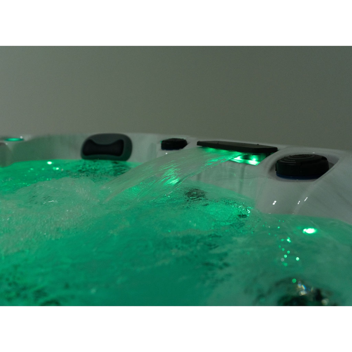 Aurelia Lungo Hot Tub