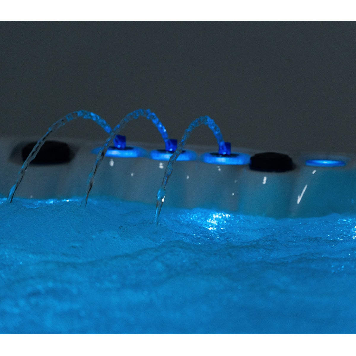 Aurelia Massima Hot Tub